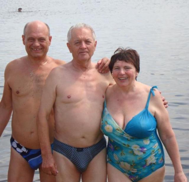 "Карпати" на Десні ( трьох і Десна по коліна.JPG)